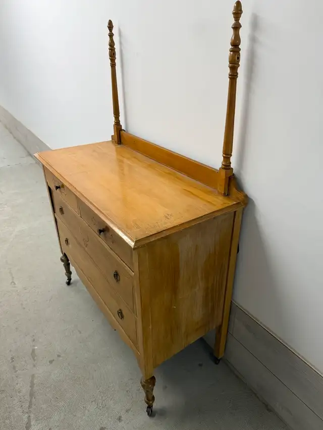 Vintage dresser on wheels / Dresser with wheels62863258731009121