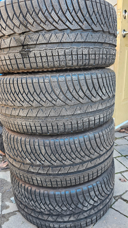 265/35/20 Michelin winter tires 90% tread in Tires & Rims in Markham / York Region