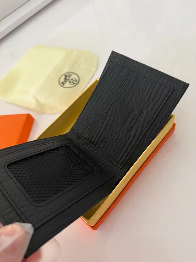 Brand new men’s wallet  in Men's in Red Deer - Image 4