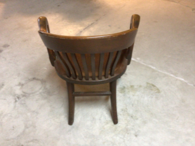 Older wooden office desk chair in Chairs & Recliners in Ottawa - Image 3