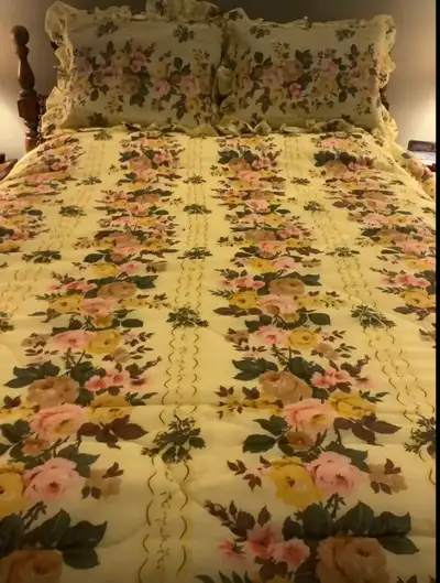 Queen size bedspread and matching pillow shams, View more
