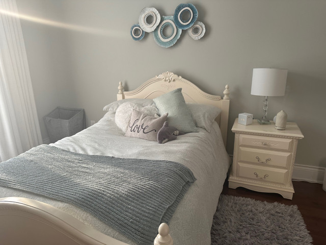 Bedroom Set in Beds & Mattresses in Markham / York Region