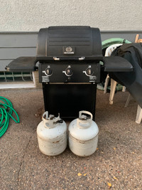BBQ Broilmate, with 2 propane tanks and cover