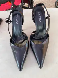 Ladies Black Aldo Heels size 5-leather