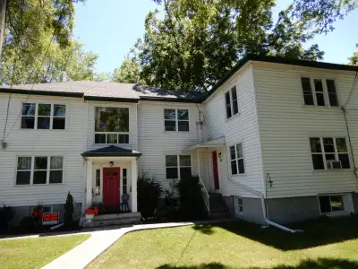 Beautiful 1 bedroom apartment, close to downtown, KGH, & more.