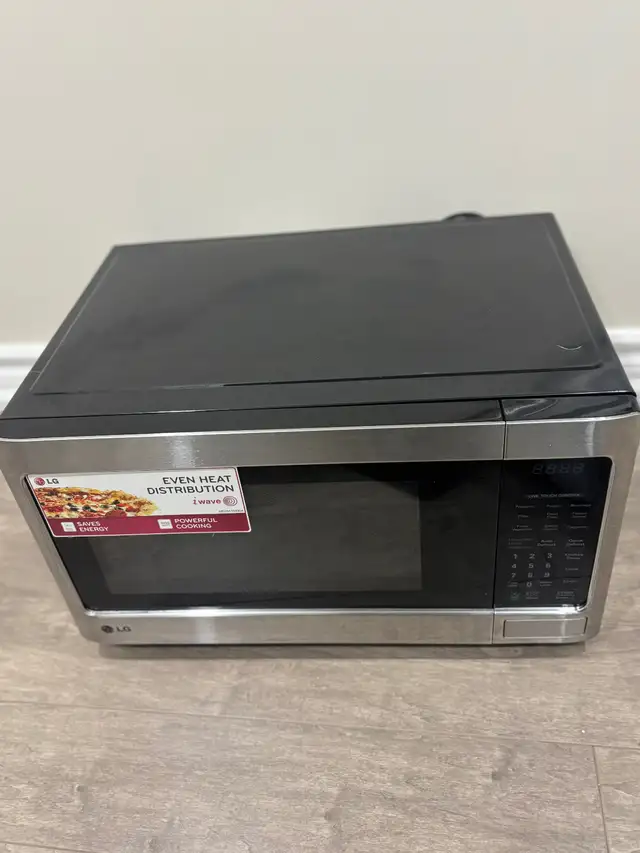 LG microwave in Kitchen & Dining Wares in Markham / York Region - Image 4