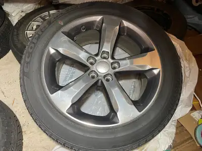 Almost brand new wheel & tire set. Taken off new 2022 Jeep Grand Cherokee L shortly after delivery....