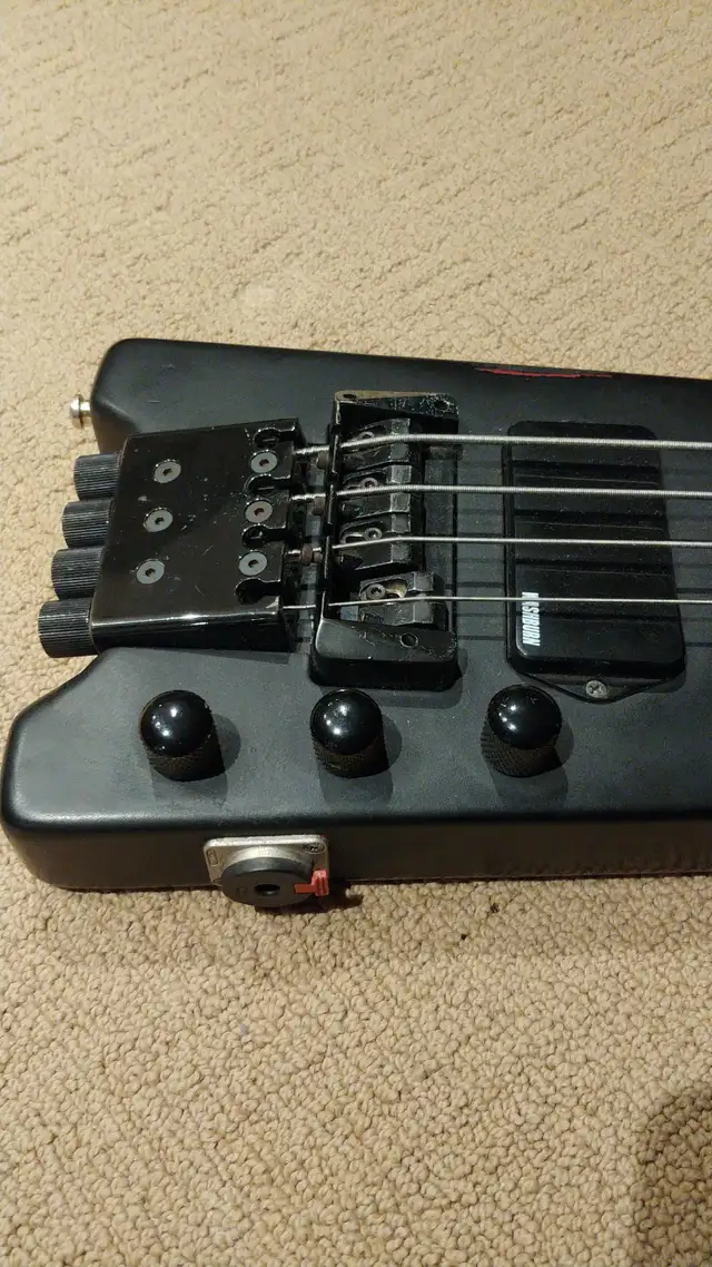 Bass -1980's Washburn Bantam B60 in Guitars in Oakville / Halton Region - Image 6