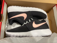 BNIB Nike Roshe One Shoes 