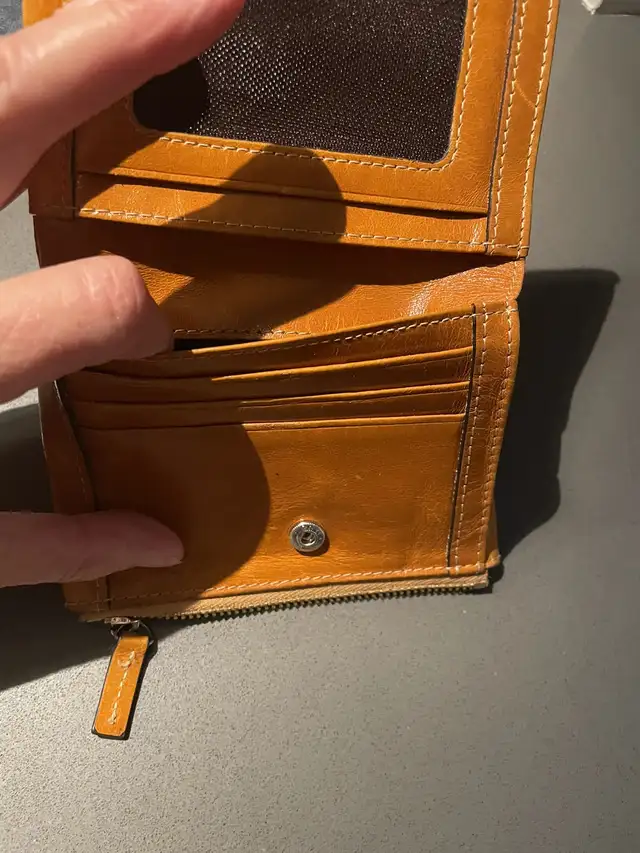 Roots tribe wallet and tan wallet  in Women's - Bags & Wallets in City of Toronto - Image 7