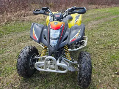 2004 ltz 400 Low hour machine Needs absolutely plastics in great shape What can I say it's a unmoles...