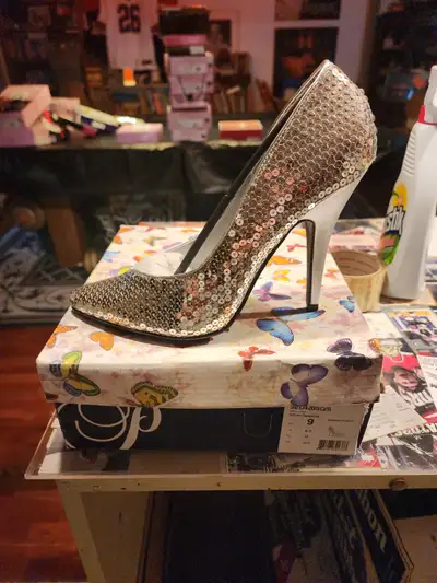 New Ladies shoes, multiple pairs, size 9, $10 each, see descrip., View more