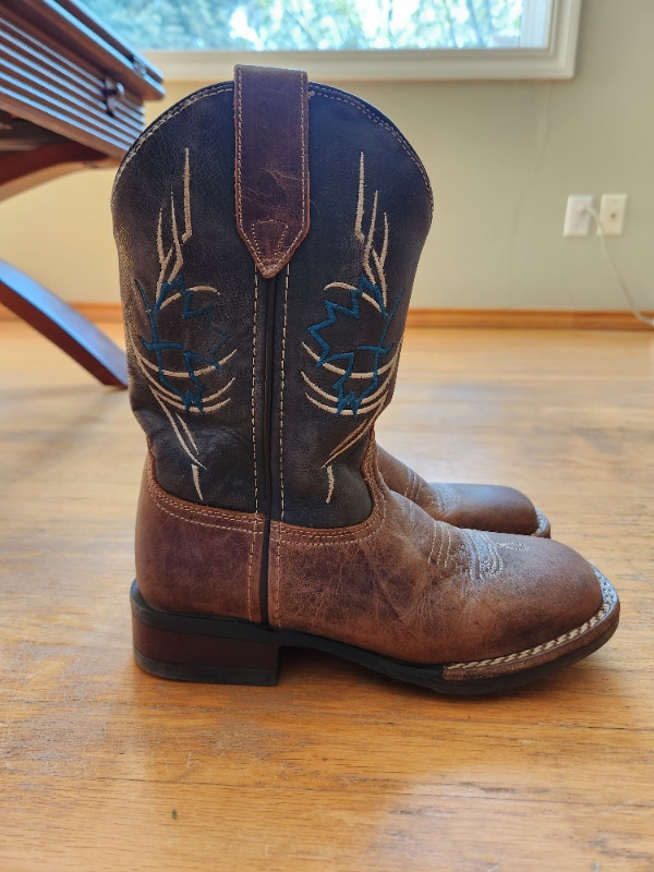 Kids cowboy boots 2 pairs sizes 13 and 1. 50 each Kids & Youth