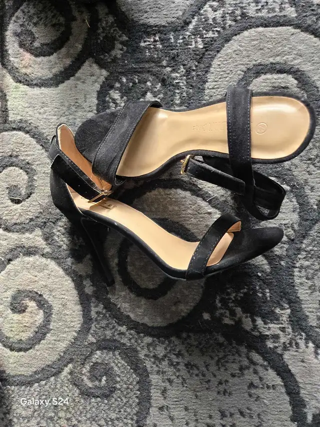 LADIES DRESS SHOES in Women's - Shoes in Calgary - Image 6