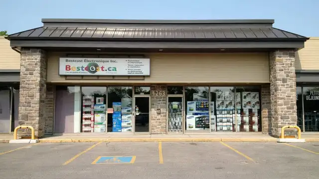 TABLETTE APPLE ET SAMSUNG , TV 4K ET MACHINE À CAFÉ SAECO in General Electronics in Laval / North Shore - Image 3