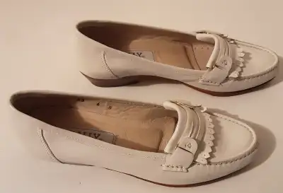 Vintage women's size 6b White Bally leather cruise loafers flats, View more