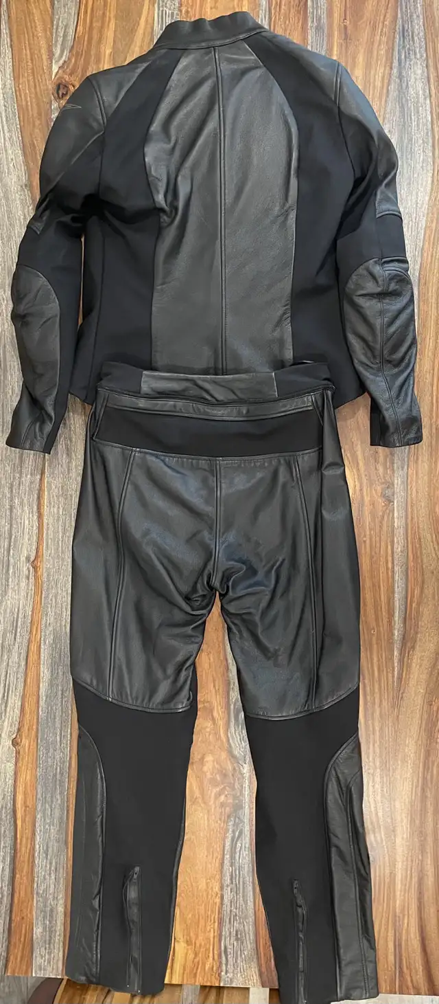 Alpinestars VIKA Women's Motorcycle Leather Jacket and Pants in Other in Mississauga / Peel Region - Image 3