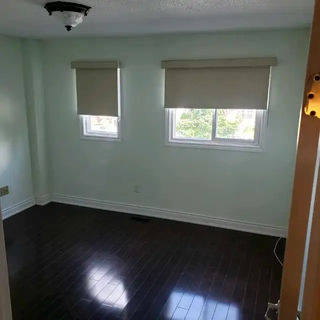 large bedroom in a beautiful house from 365/month in brampton in Room Rentals & Roommates in Mississauga / Peel Region - Image 7