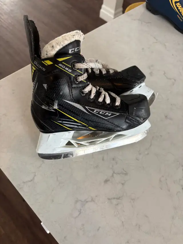 Ccm skates size 12 junior  in Skates & Blades in Guelph - Image 2