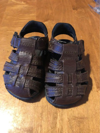 Comme neuf Sandal de bébé grandeur 2W