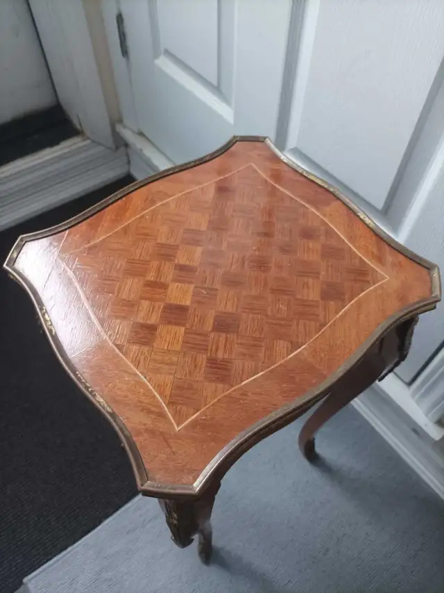 Side Table in Other Tables in City of Toronto - Image 4