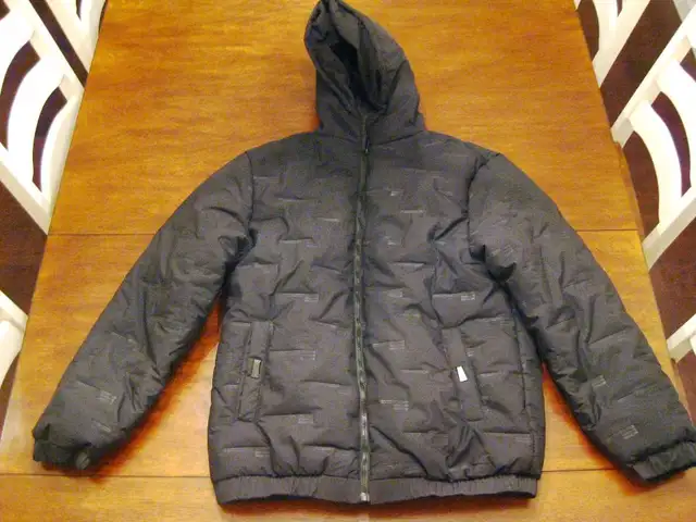 New MED. Black Zippered Hooded Winter Jacket Coat for men, women in Women's - Tops & Outerwear in Kitchener / Waterloo - Image 2