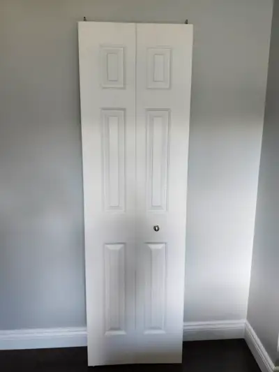 Colonist foldable interior door 24" (2 available) used / porte, View more