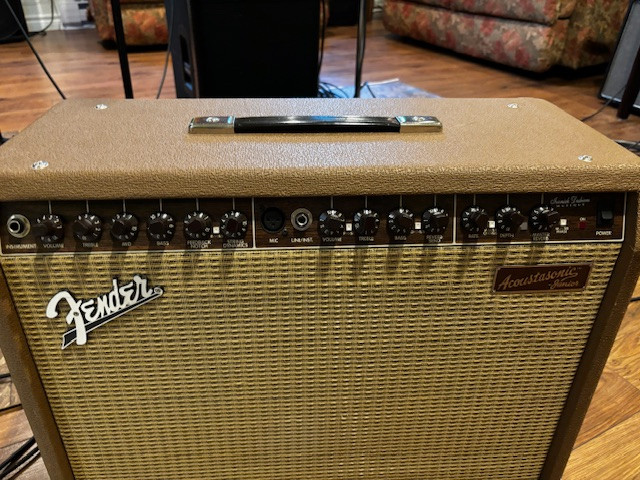 Amplificateur Fender 2 entrées pour guitare acoustiques dans Amplificateurs et pédales  à Saguenay - Image 2