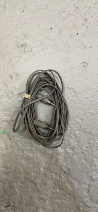 Speaker wire with RCA jacks