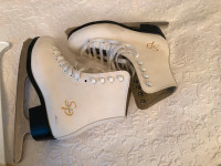 CCM 30 Figure Skates Girls White - size 3