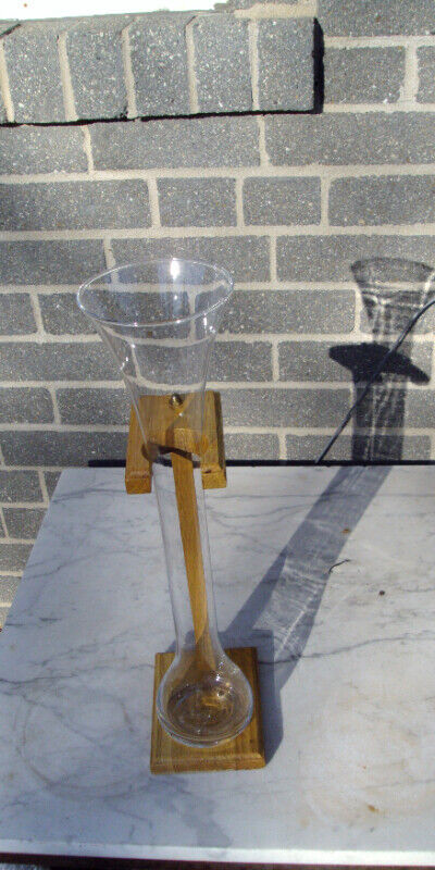 GLASS YARD OF ALE WITH WOODEN STAND in Arts & Collectibles in Mississauga / Peel Region - Image 2