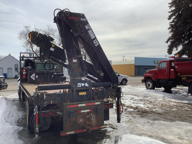 1999 IH 4900 Picker in Heavy Trucks in Regina - Image 3