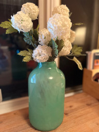 Vase pour fleurs en verre soufflé turquoise