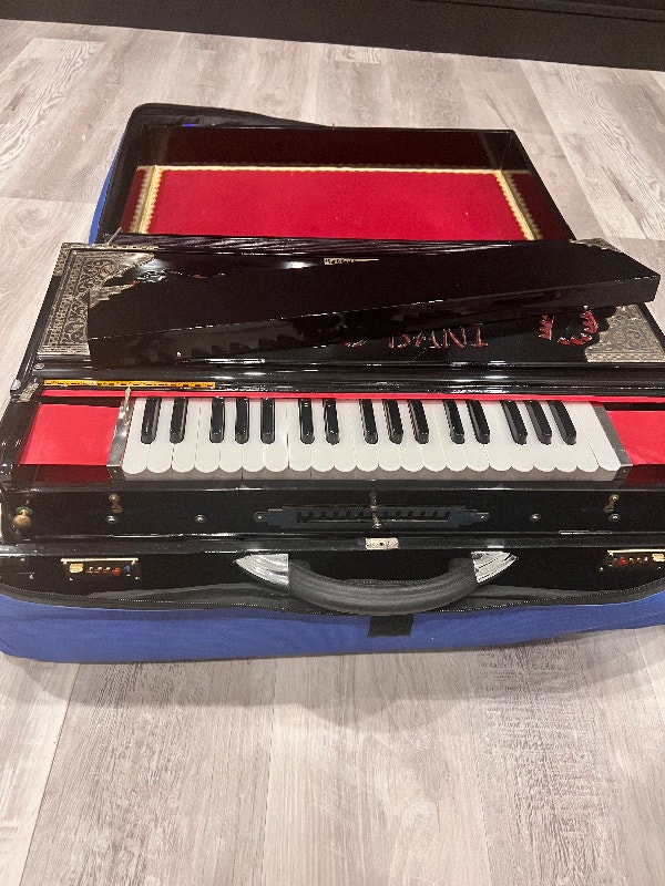 Brand new beautiful Indian Harmonium Pianos & Keyboards Oakville