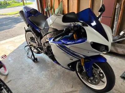 2014 Yamaha R1 in excellent condition 13000km with lots of upgrades. (Short levers, integrated taill...