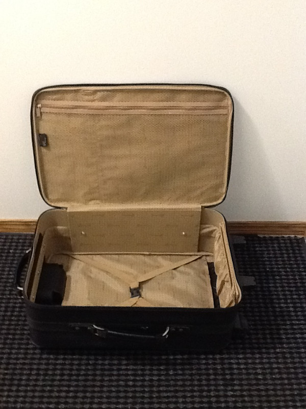 Luggage - Carry-On Case in Other in Calgary - Image 3