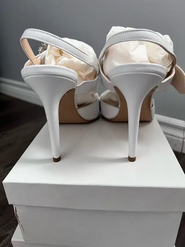 Le Chateau Luxe Heels Size 10 in Women's - Shoes in Leamington - Image 5