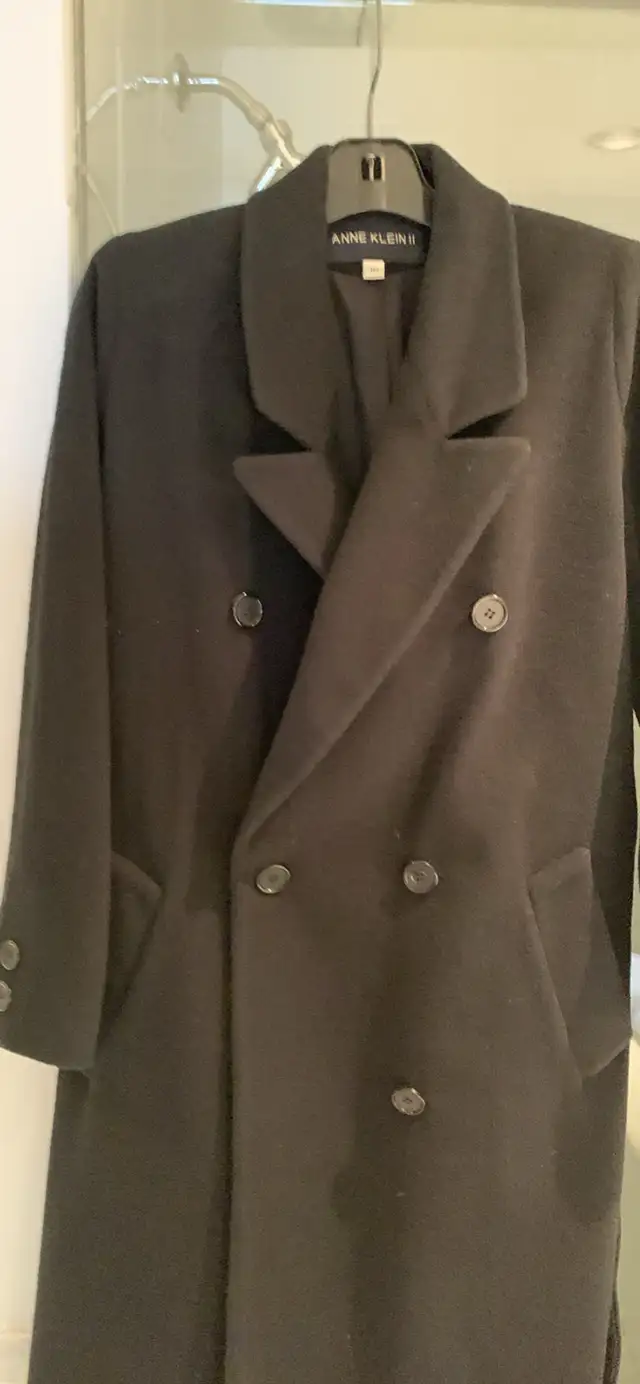 lady COAT , wool, black size M, 10..Must see in Women's - Other in City of Montréal - Image 4