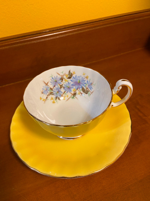 Vintage Aynsley Fine Bone China Cup and Saucer Yellow with Blue in Arts & Collectibles in Oshawa / Durham Region