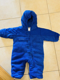 Columbia snowsuit size 6 months in perfect condition 