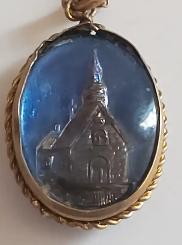 Vintage ST. ANNE DE BEAUPRE Shrine Domed Pendant Medallion Chain in Jewellery & Watches in Hamilton - Image 8
