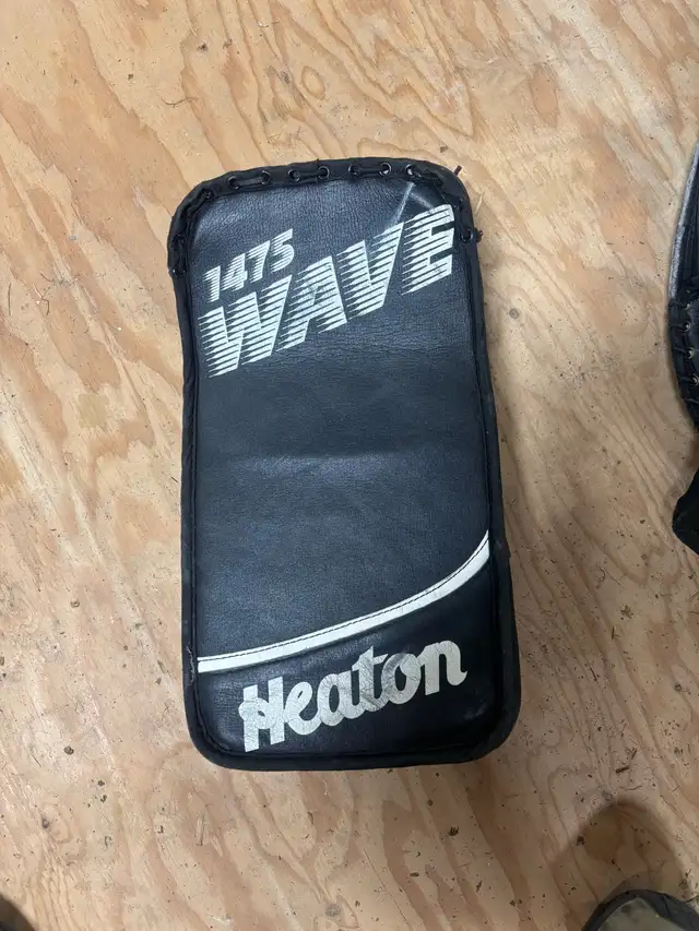 Sports equipment  in Hockey in Owen Sound - Image 2