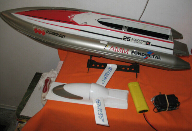 Majestic 800S Racing Boat Electric Powered RC -(RARE) in Hobbies & Crafts in Edmonton - Image 4