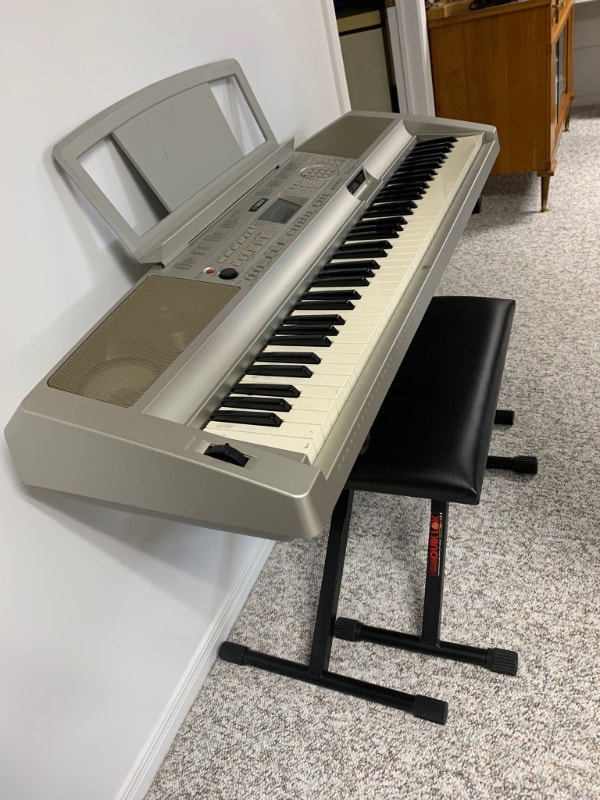 Yamaha Portable Grand Electric PianoModel DGX300 Pianos & Keyboards