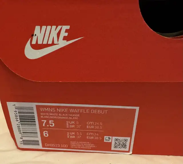 Nike Waffle Debut Shoes - Women’s - Size 7.5 in Women's - Shoes in Cambridge - Image 11