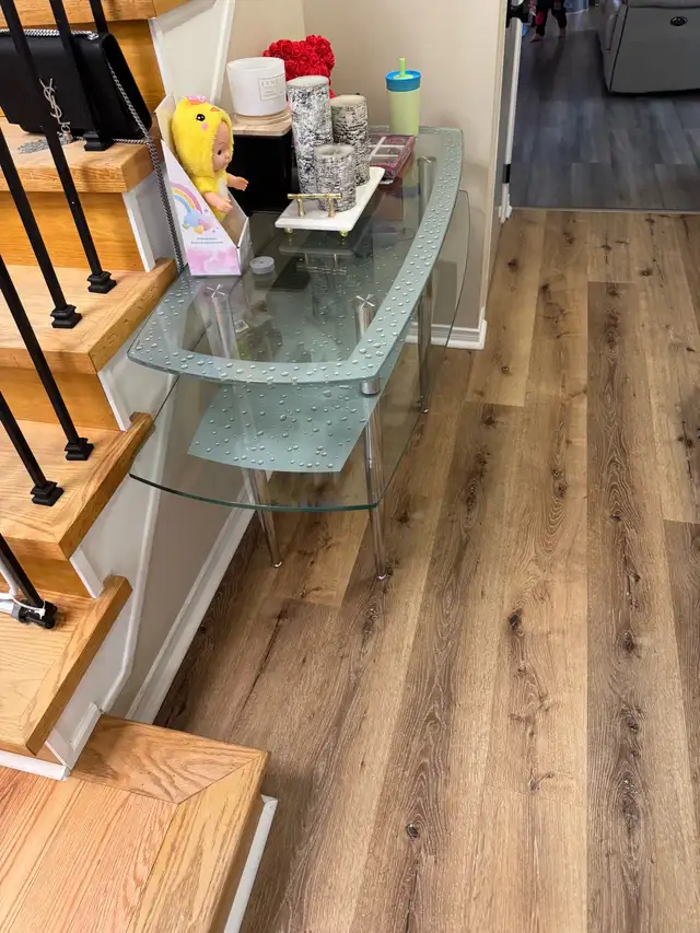 Full dinning set plus coffee table and concole table in Dining Tables & Sets in Markham / York Region - Image 8