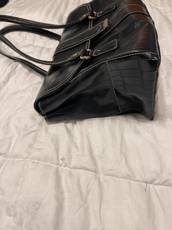 Liz Claiborne Saddle Bag~Croc embossed~Shoulder bag in Women's - Bags & Wallets in Barrie - Image 4