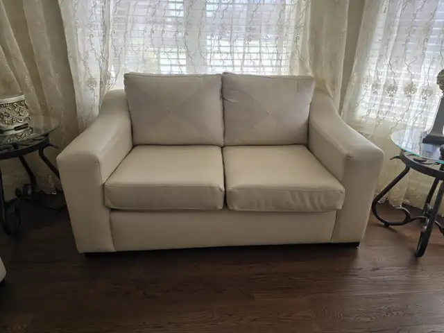 Living room set with coffee table two side table with two floor in Couches & Futons in Markham / York Region - Image 4