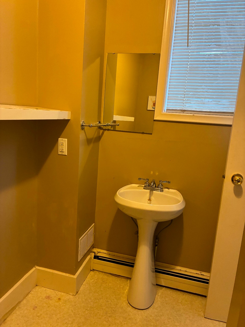 Street level one bedroom West Hill 4