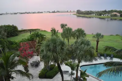 Condo West Palm Beach, FL. Les Fêtes + JANVIER,1 cc, View more